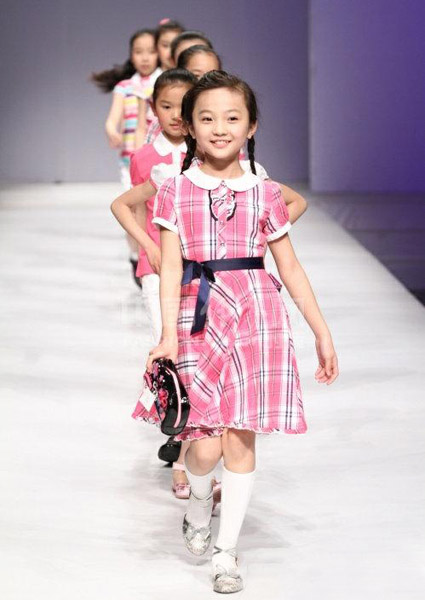 美孩子學院風格子連衣裙