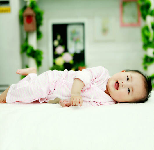 貝茜蒂粉色條紋連體爬爬服