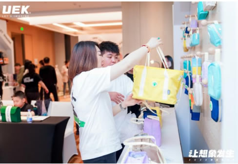 鑫琦.jpg 鑫琦.jpg