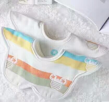 淘貝貓六層紗布花朵圍嘴.jpg 淘貝貓六層紗布花朵圍嘴.jpg