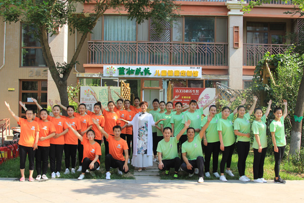 茁壯成長小兒推拿團(tuán)隊(duì).jpg 茁壯成長小兒推拿團(tuán)隊(duì).jpg