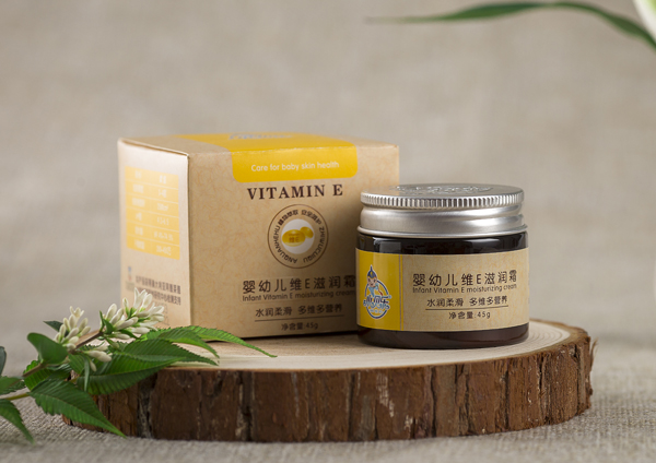 小貝樂嬰幼兒維E滋潤霜.jpg 小貝樂嬰幼兒維E滋潤霜.jpg