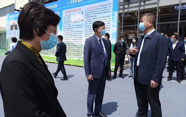 寶雞市委書(shū)記楊廣亭領(lǐng)導(dǎo)一行參觀和氏特殊醫(yī)學(xué)配方羊奶粉生產(chǎn)線項(xiàng)目.jpg 寶雞市委書(shū)記楊廣亭領(lǐng)導(dǎo)一行參觀和氏特殊醫(yī)學(xué)配方羊奶粉生產(chǎn)線項(xiàng)目.jpg