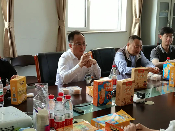 區(qū)委書記張士兆蒞臨秦皇島江洋康達(dá)食品科技有限公司實(shí)地進(jìn)行調(diào)研并予以指導(dǎo)1.jpg