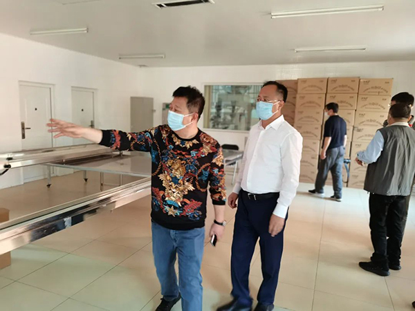 區(qū)委書記張士兆蒞臨秦皇島江洋康達(dá)食品科技有限公司實(shí)地進(jìn)行調(diào)研并予以指導(dǎo)5.jpg 區(qū)委書記張士兆蒞臨秦皇島江洋康達(dá)食品科技有限公司實(shí)地進(jìn)行調(diào)研并予以指導(dǎo)5.jpg