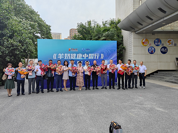 合影.jpg 合影.jpg