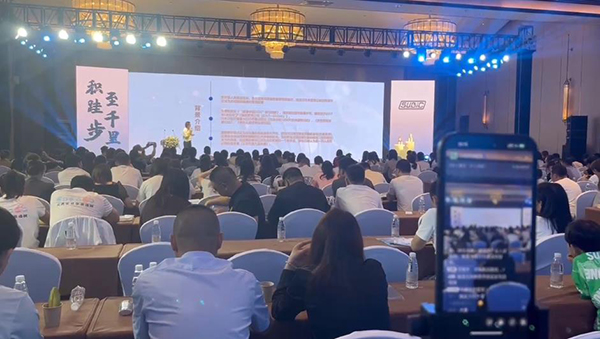 火爆嬰童網(wǎng)全程直播.jpg 火爆嬰童網(wǎng)全程直播.jpg