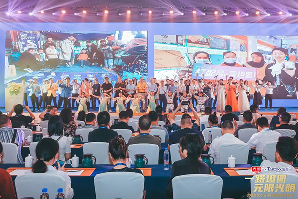 光明致優(yōu)小分子奶粉新品發(fā)布 (23).jpg 光明致優(yōu)小分子奶粉新品發(fā)布 (23).jpg