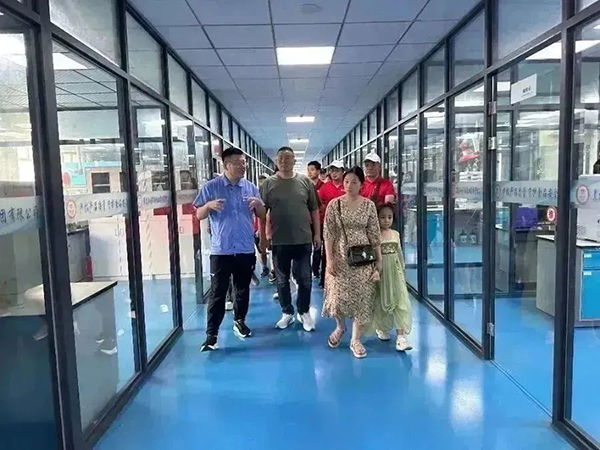 高端工廠0距離見證.jpg 高端工廠0距離見證.jpg