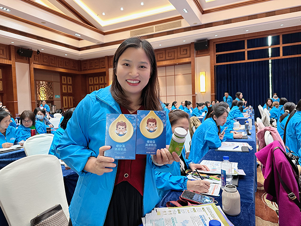 現(xiàn)場搶答環(huán)節(jié)-獲獎(jiǎng)?wù)?.jpg 現(xiàn)場搶答環(huán)節(jié)-獲獎(jiǎng)?wù)?.jpg