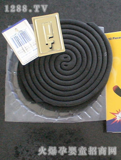 �Ͼ����ں�ɫ����