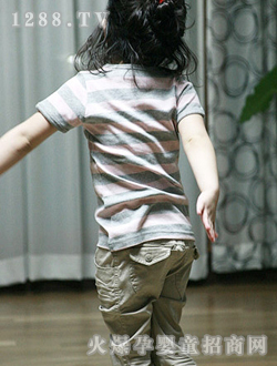 С�ɘ���ɫ����