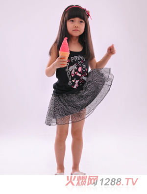 ��ѿ�Ӻ�ɫ�ٽz��ȹ