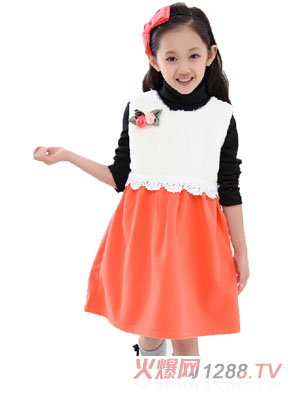 �ڴ���Ůͯ�B��ȹ�ﶬ�b��ɫ